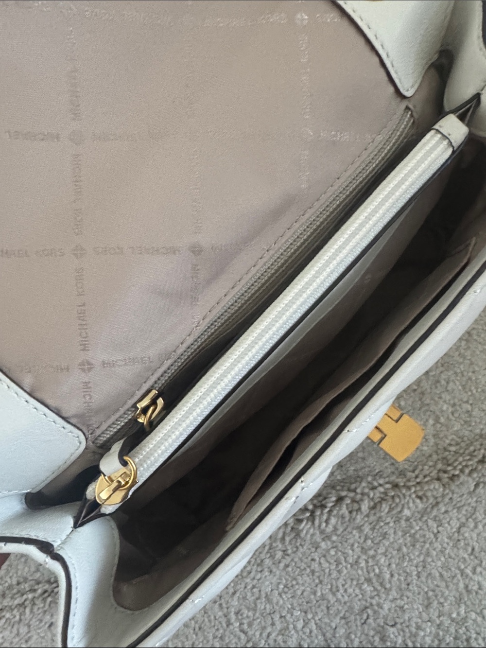 Michael Kors quilted crossbody - Picture 4 of 4